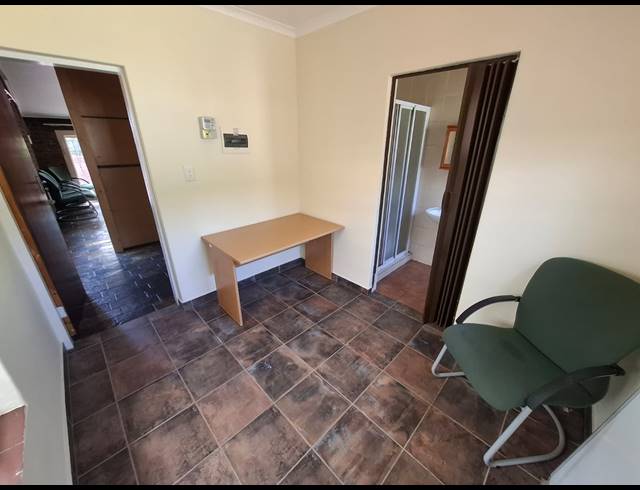 1 BEDROOM FLAT TO LET IN SINOVILLE